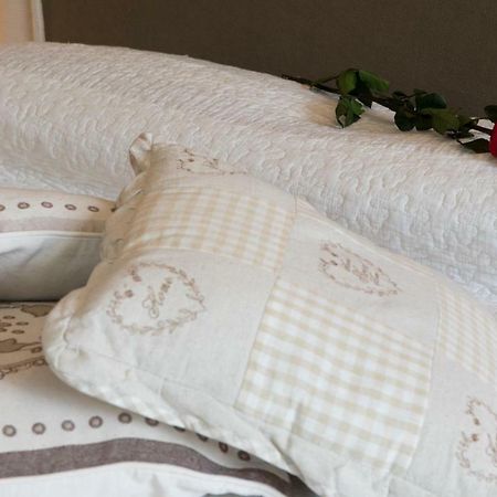 Le Joli Rosier Bed and Breakfast Nus Buitenkant foto
