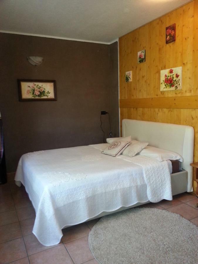 Le Joli Rosier Bed and Breakfast Nus Buitenkant foto