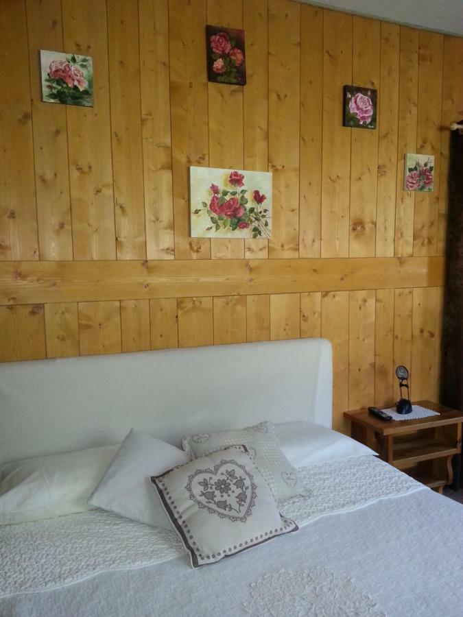 Le Joli Rosier Bed and Breakfast Nus Buitenkant foto
