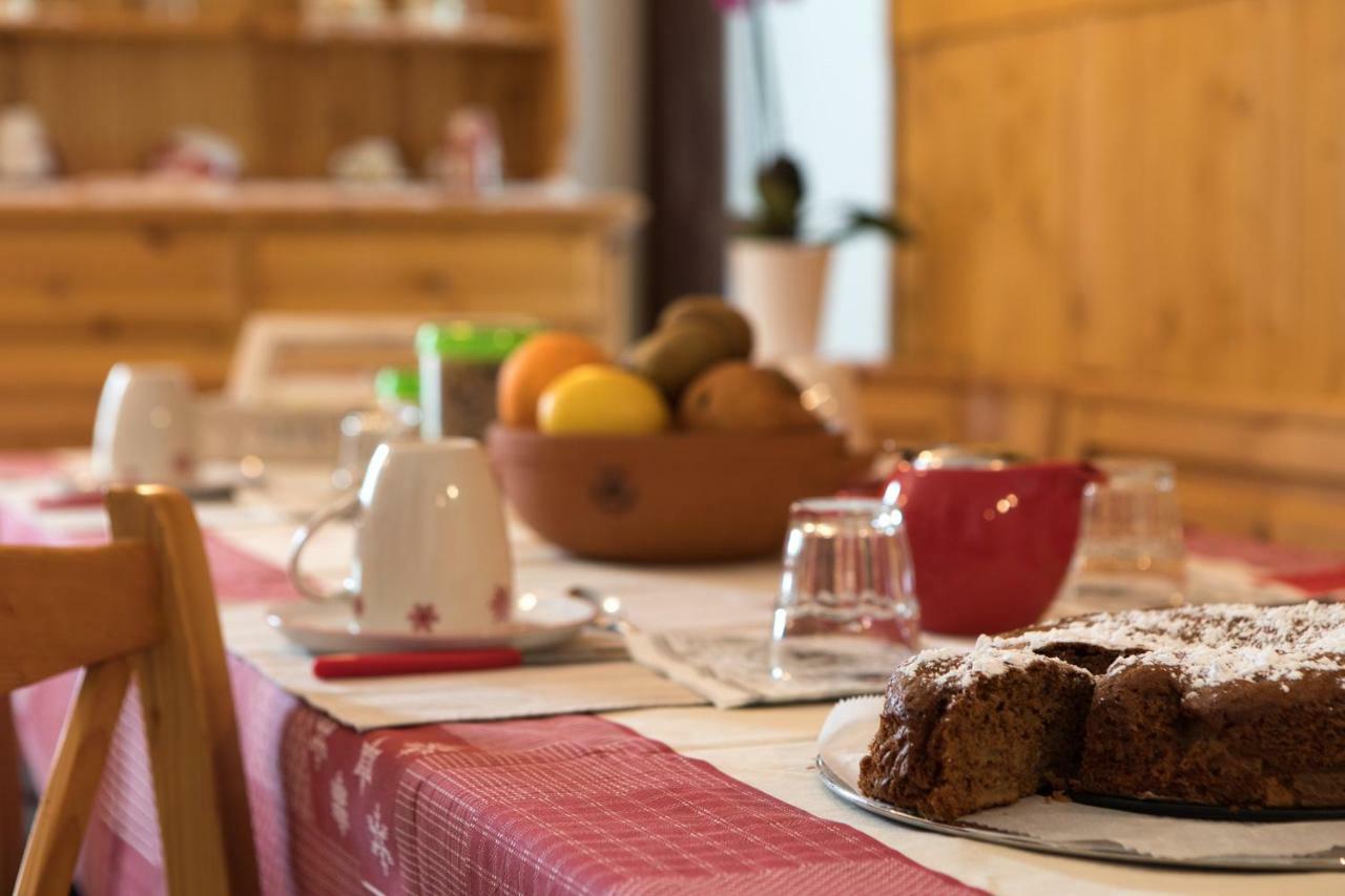 Le Joli Rosier Bed and Breakfast Nus Buitenkant foto